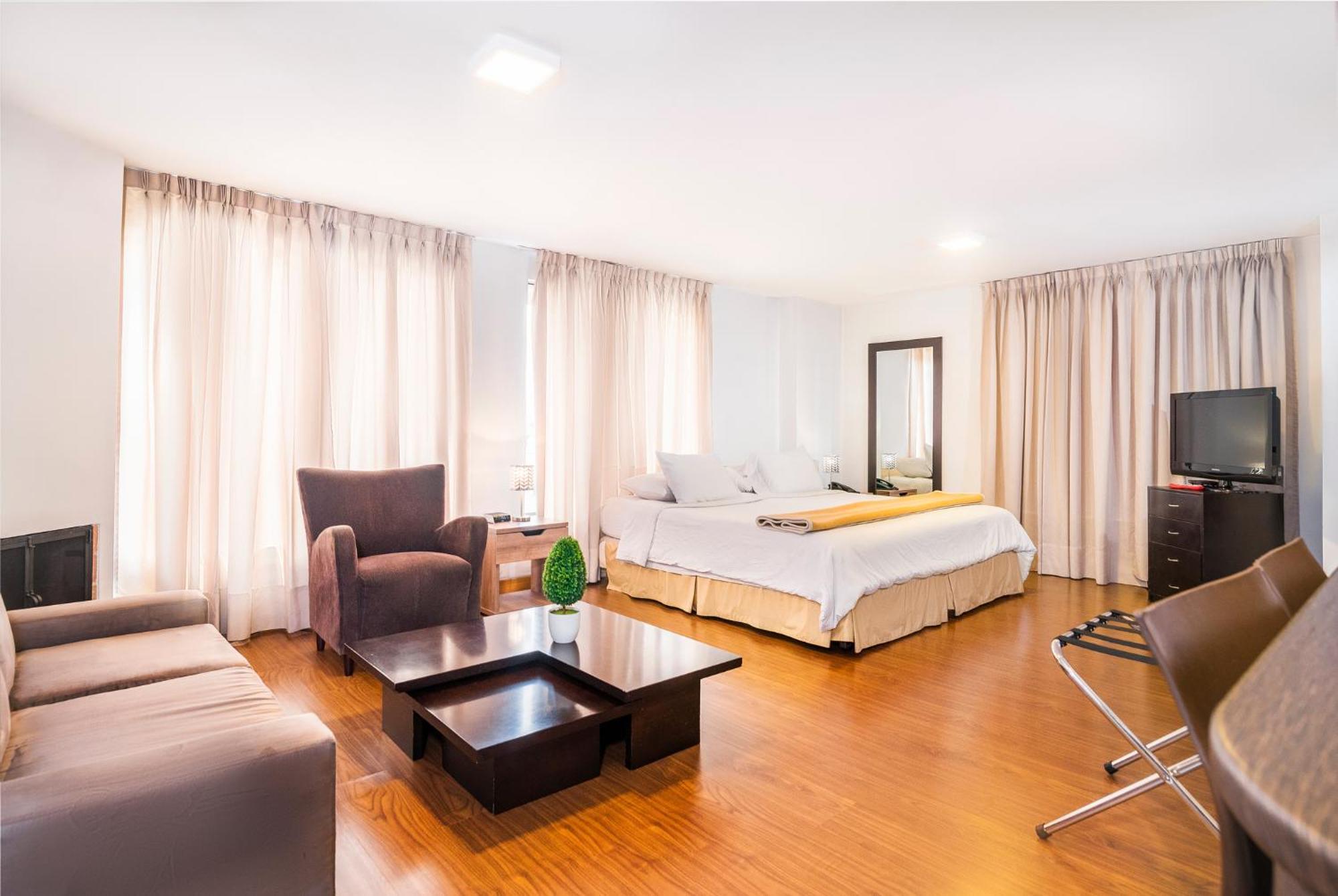 Lloyds Apartasuites Parque 93 — Photos 3